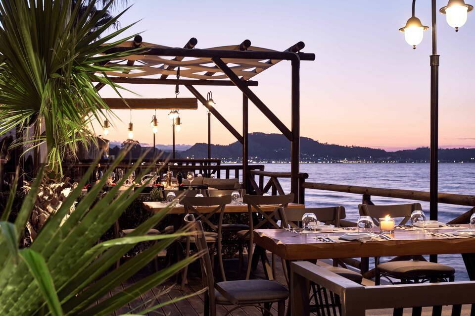 Windmill Bay Hotel 5