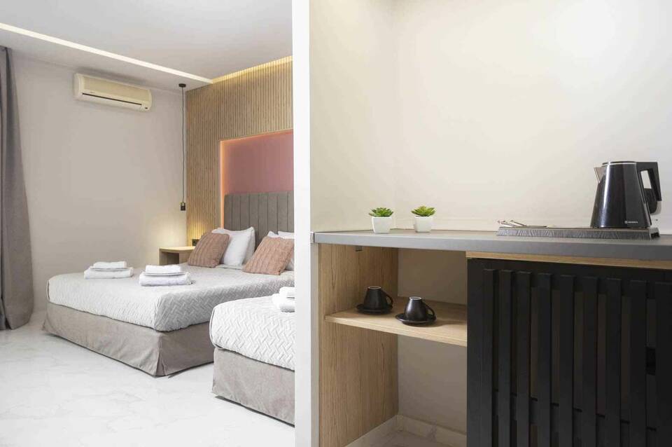 Tropical Hotel 5