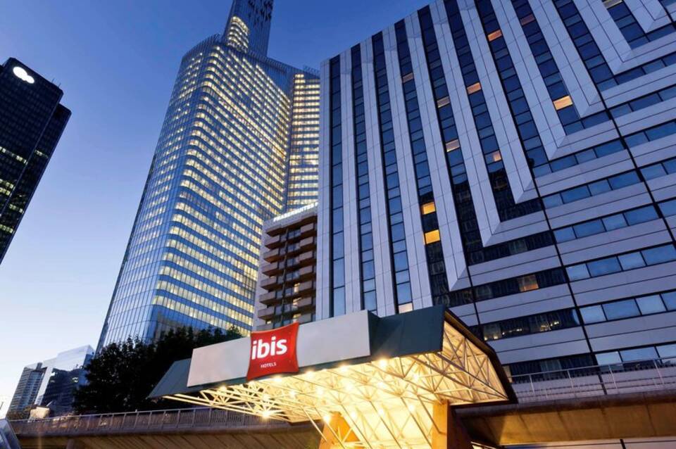 ibis Paris La Defense Esplanade 1