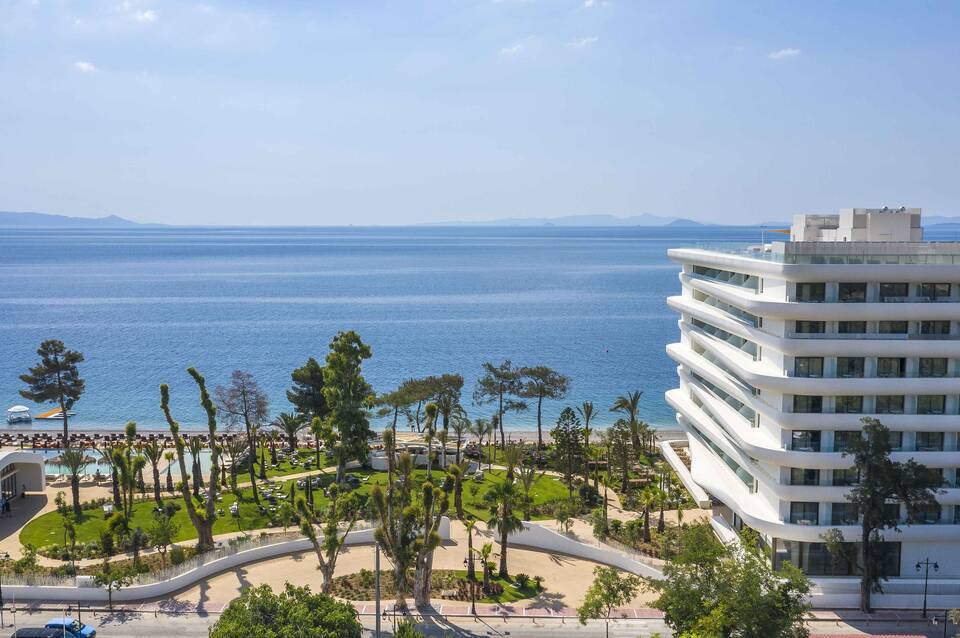 Isla Brown Corinthia Resort & Spa, Curio Collection by Hilton 4