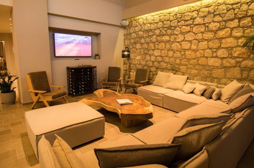 Parasol Luxury Hotel & Suites  4