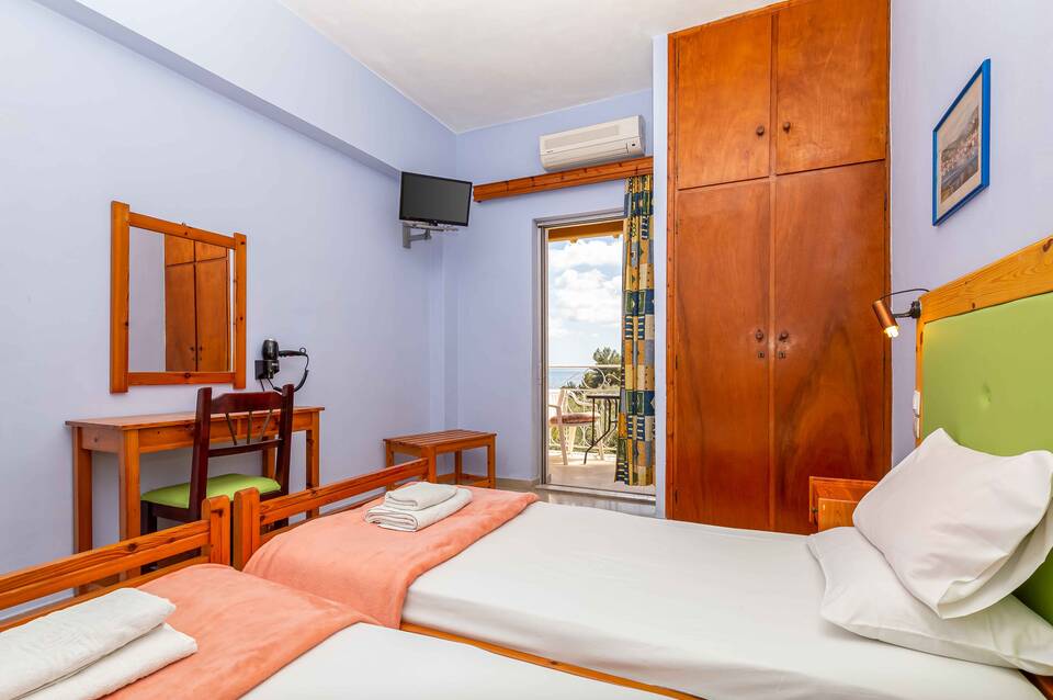 Alexandros Studios And Apartments 4