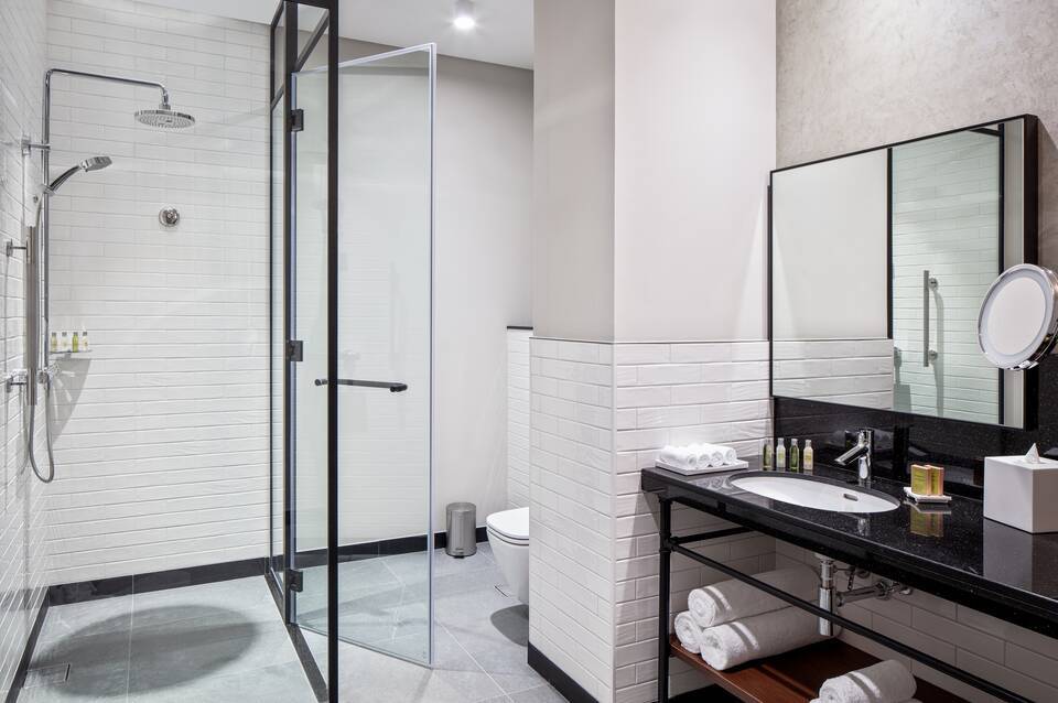 DoubleTree by Hilton Dubai M square Hotel & Residences 3