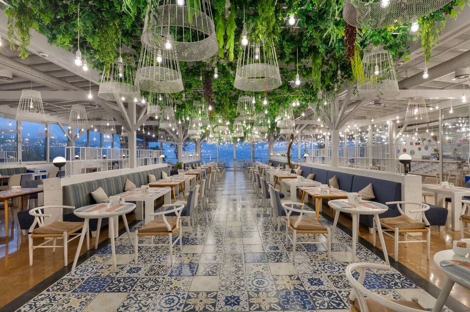 Ramada Plaza by Wyndham Antalya 3