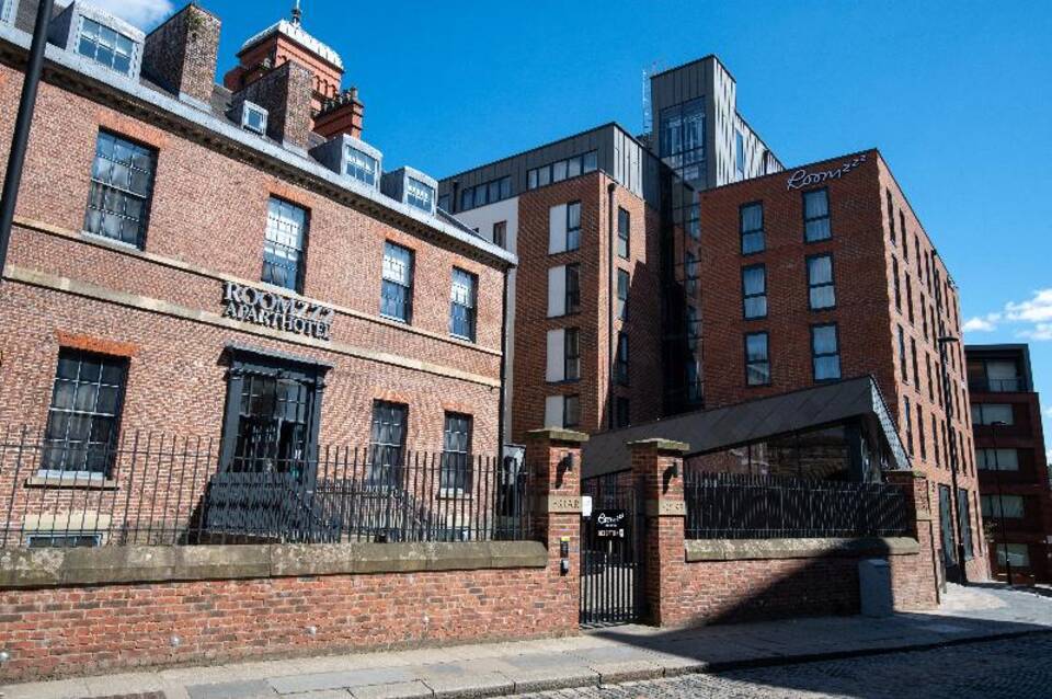 Roomzzz Newcastle City 3
