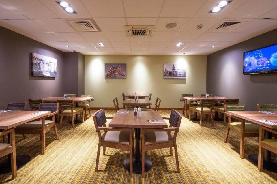 Premier Inn London City (Tower Hill) 2