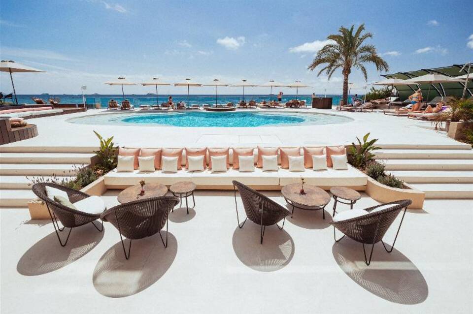 Ama Ibiza Beachfront Suites 3
