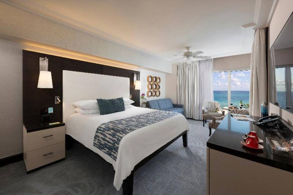 The Palms Hotel & Spa 1