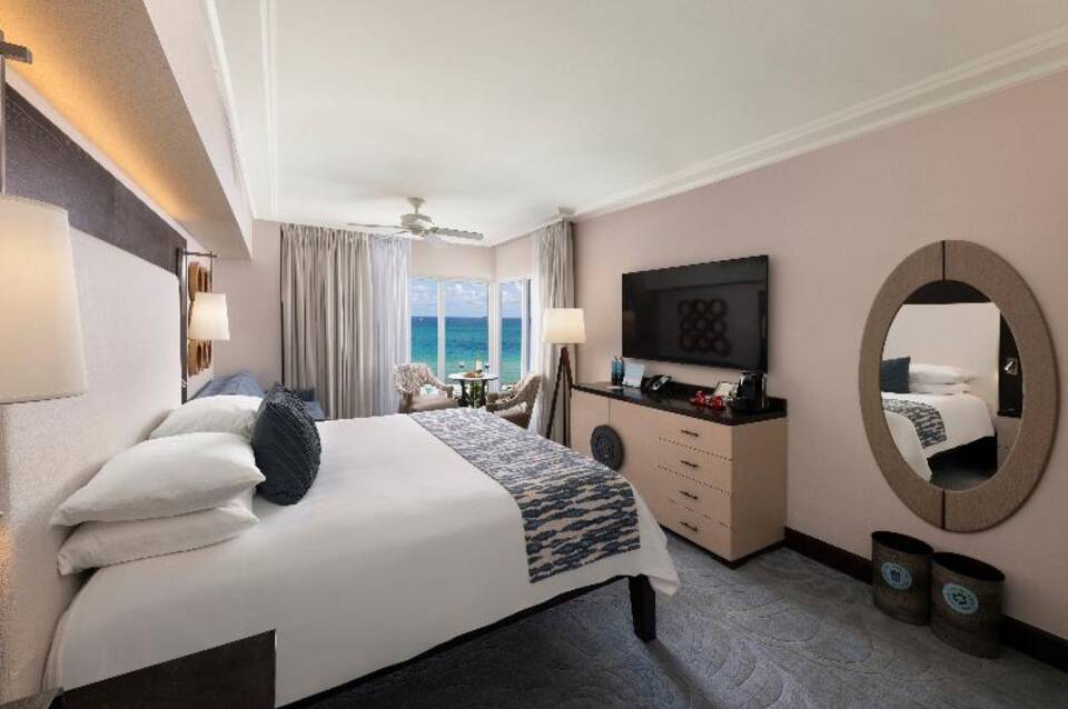 The Palms Hotel & Spa 2
