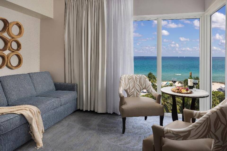 The Palms Hotel & Spa 3