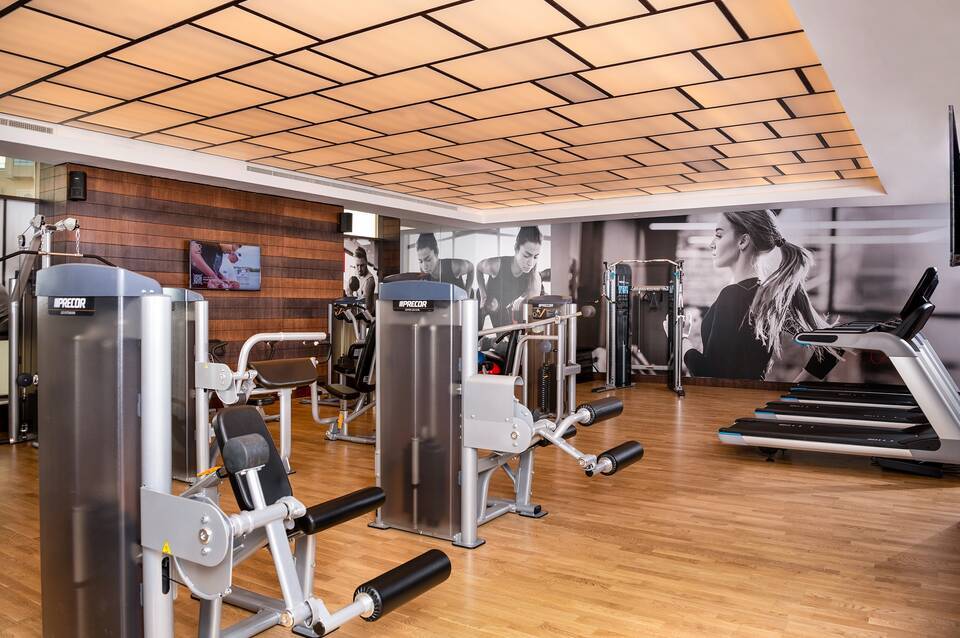 Al Jaddaf Rotana Suite Hotel 2