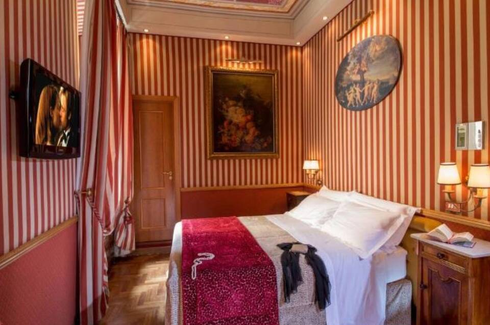 The Inn at the Spanish Steps 3