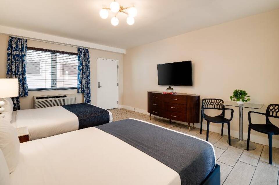 Waterside Hotel 2
