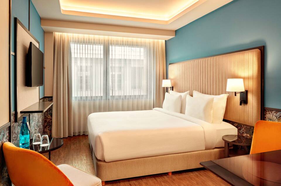 Zeus Essence Athens Central 3