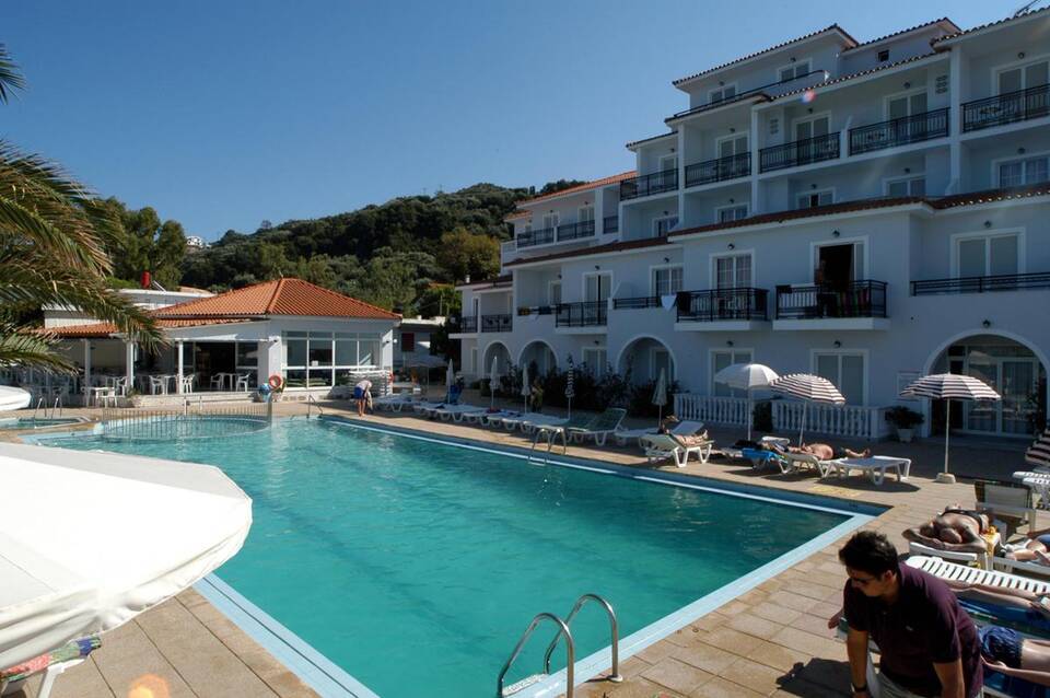 Chryssi Akti Hotel 4