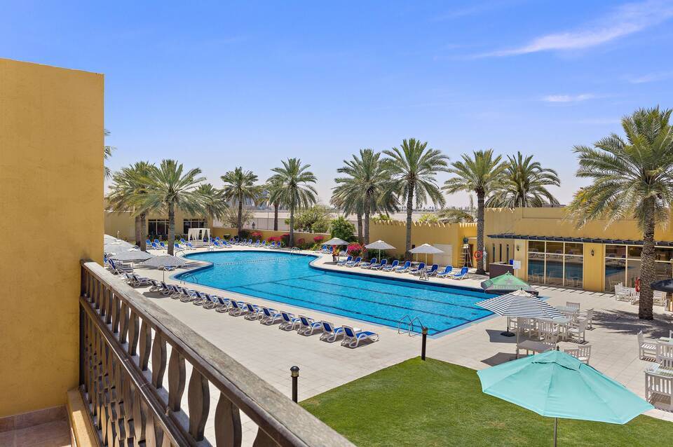Al Hamra Village Hotel 5