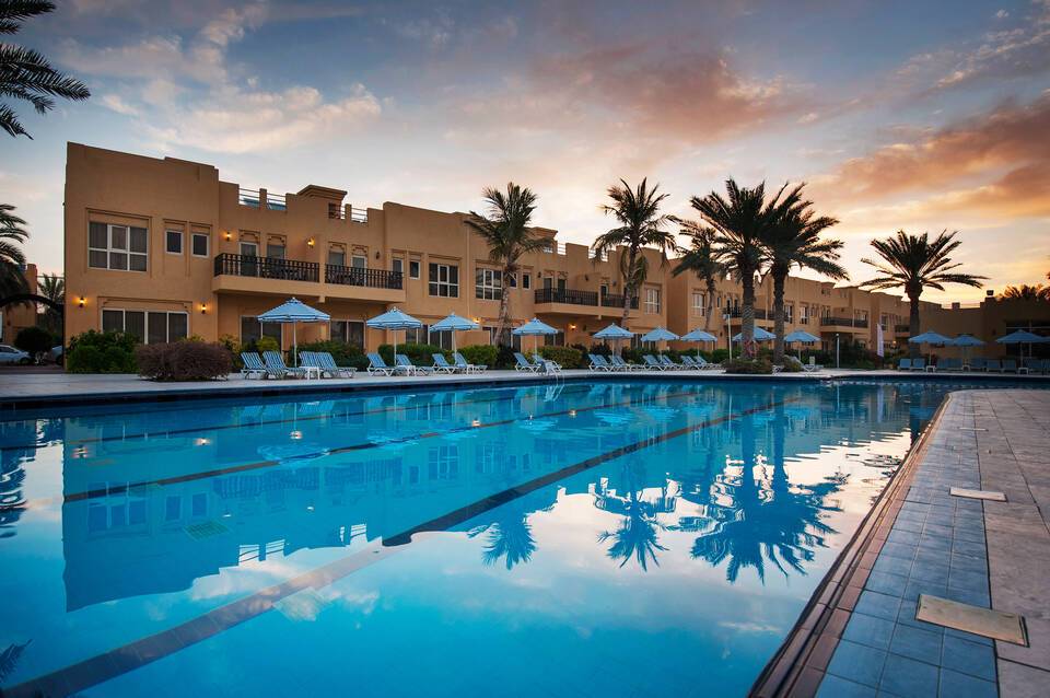 Al Hamra Village Hotel 1