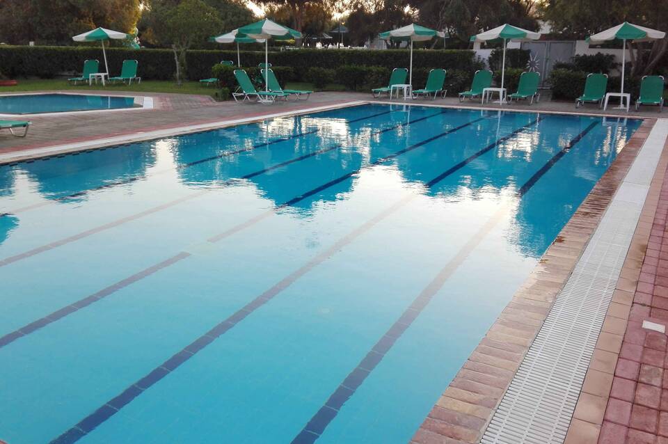 Pylea Beach Hotel 3