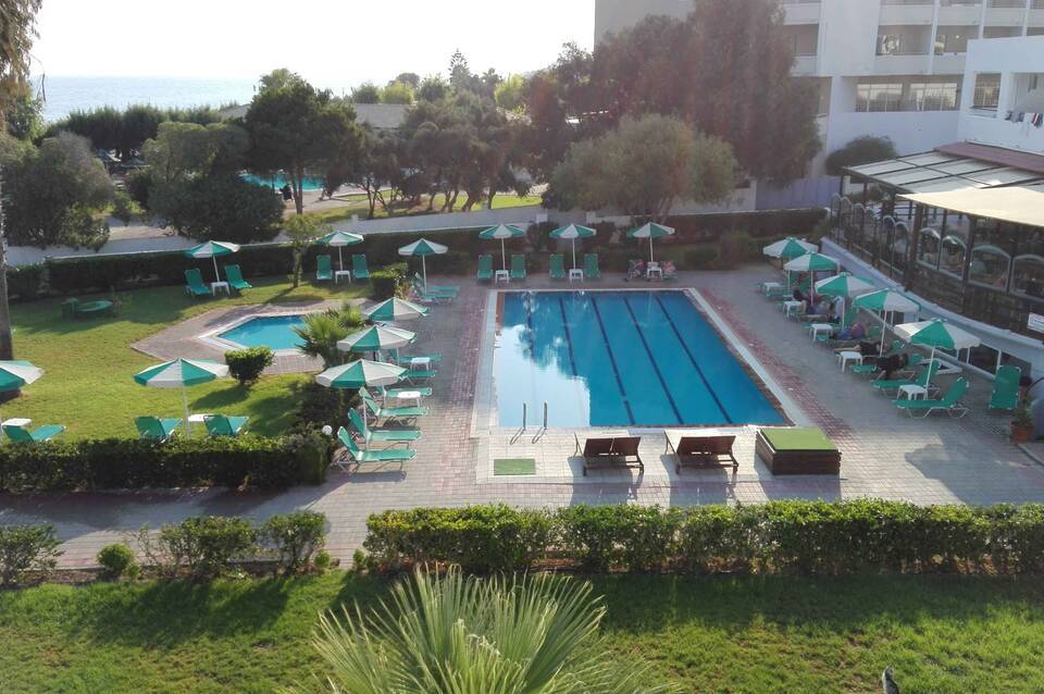 Pylea Beach Hotel 5