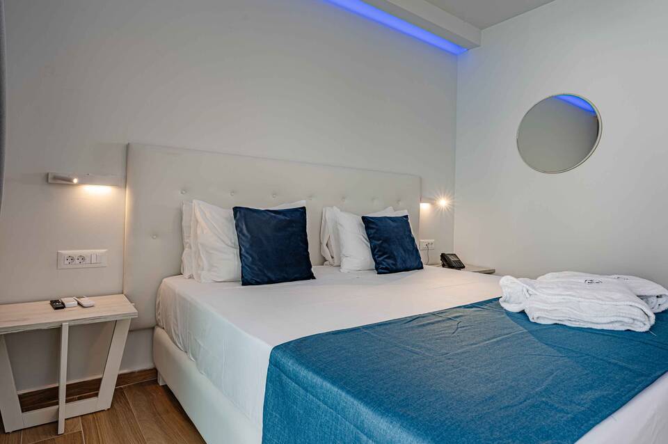 Mer Bleu Beach Hotel 2