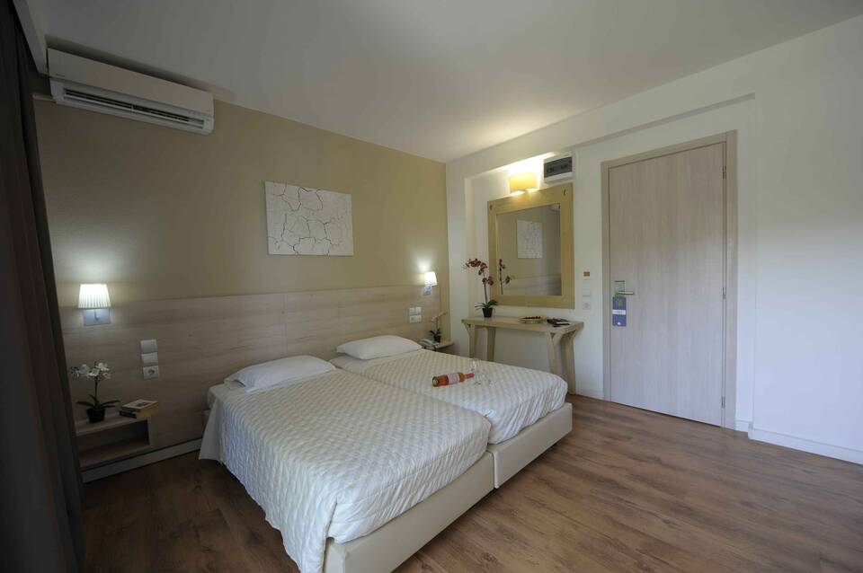 Evia Riviera Resort 4