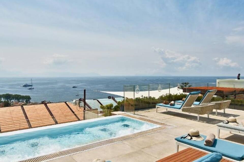 De Bonart Naples, Curio Collection by Hilton 2