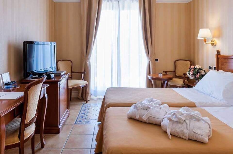Dioscuri Bay Palace 3