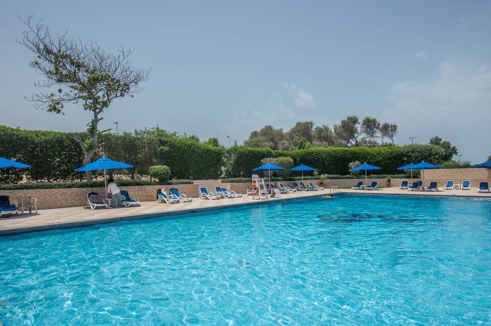 BM Beach Hotel 3