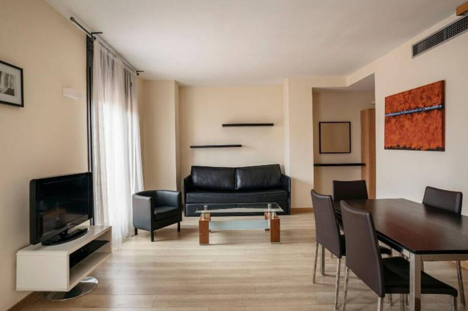 Villarroel Apartments 4