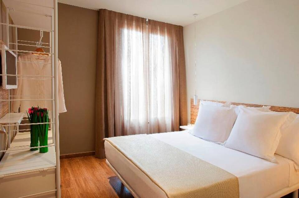 Barcelona Apartment Milà 5