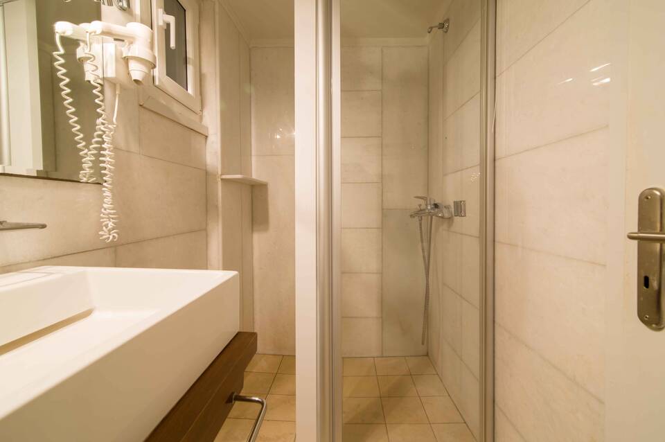 Antinea Suites & Spa Hotel 4