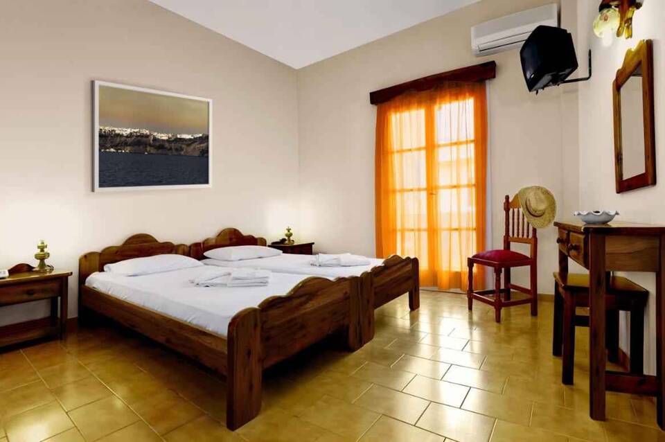 Dolphins Apartments 5