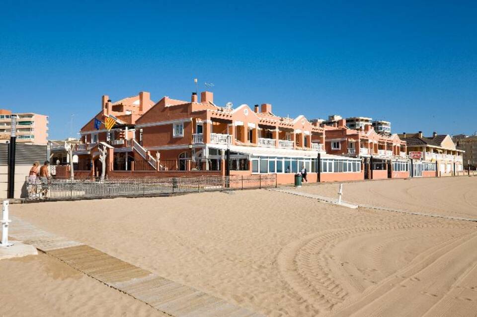 Lloyds Beach Club 3