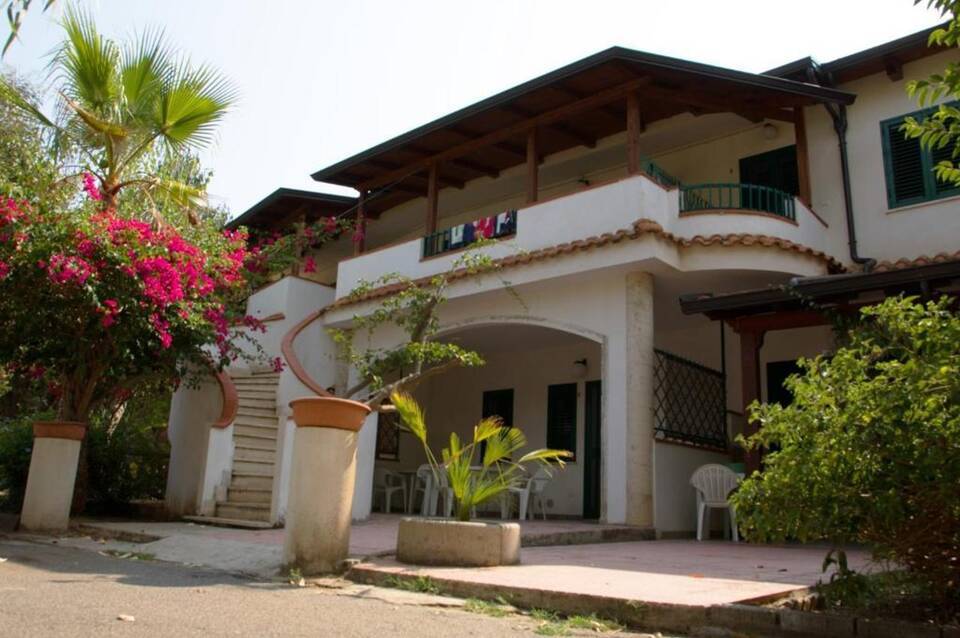 Villaggio Camping Baia di Zambrone 1