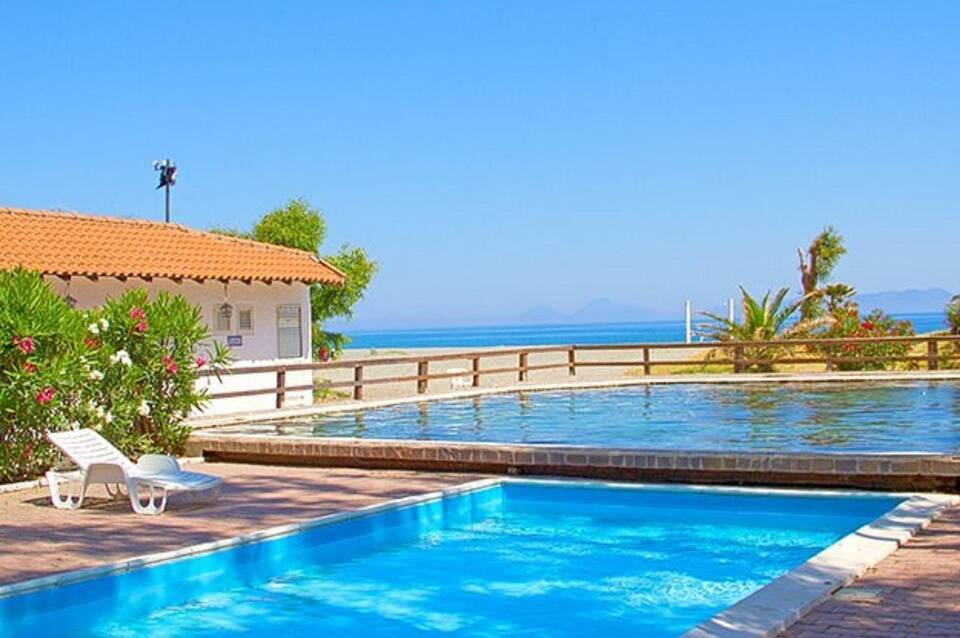 Patti Beach Club 4