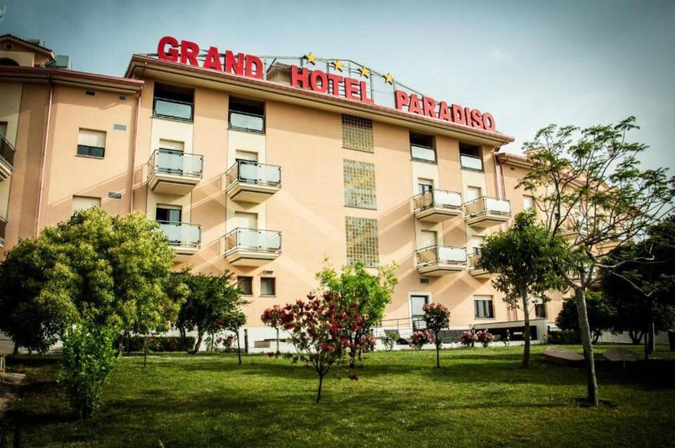Grand Hotel Paradiso 1
