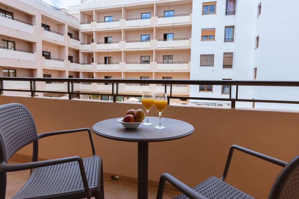 Invisa Hotel La Cala 4