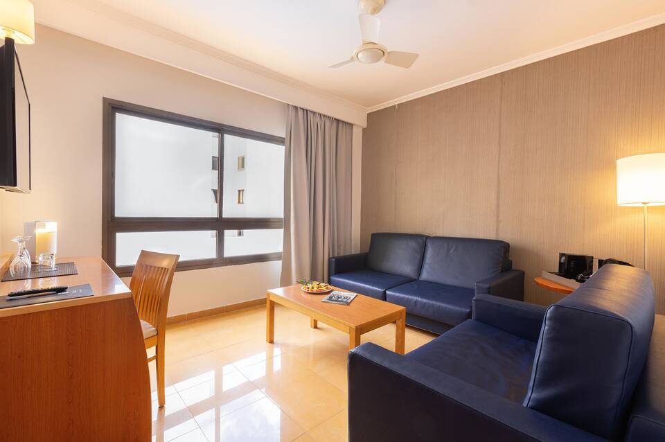 Invisa Hotel La Cala 5