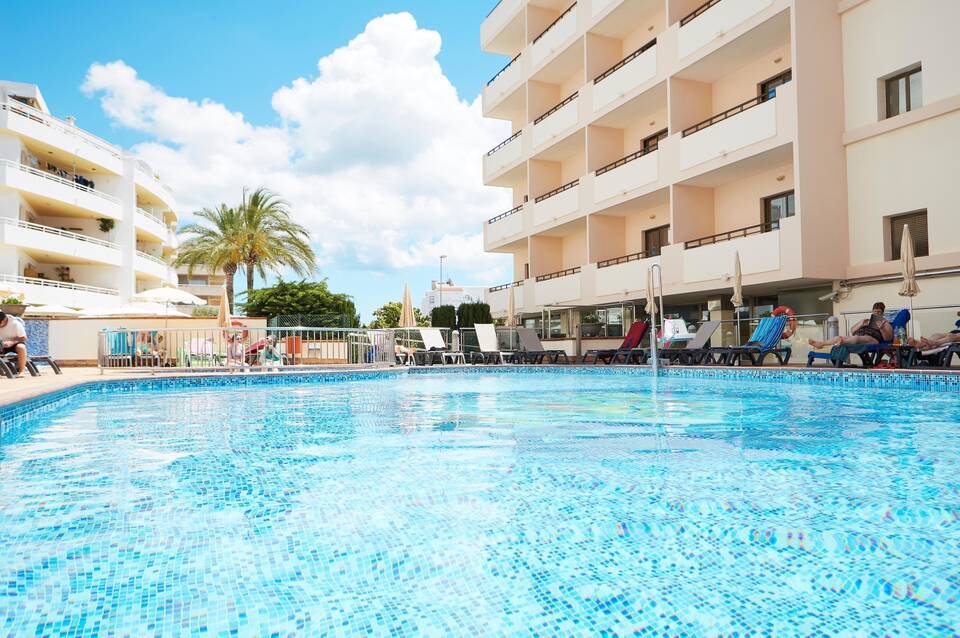 Invisa Hotel La Cala 1
