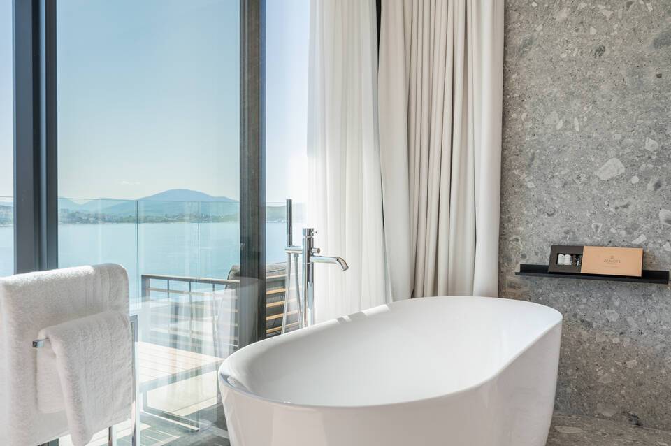 Yacht Premium Hotel 1