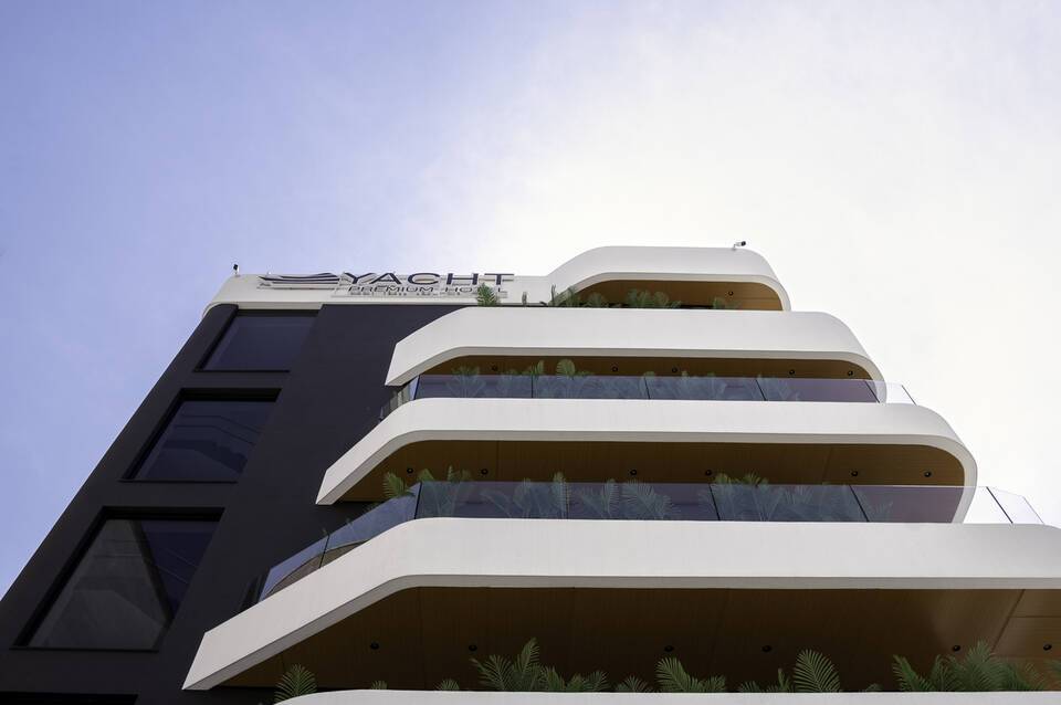 Yacht Premium Hotel 5