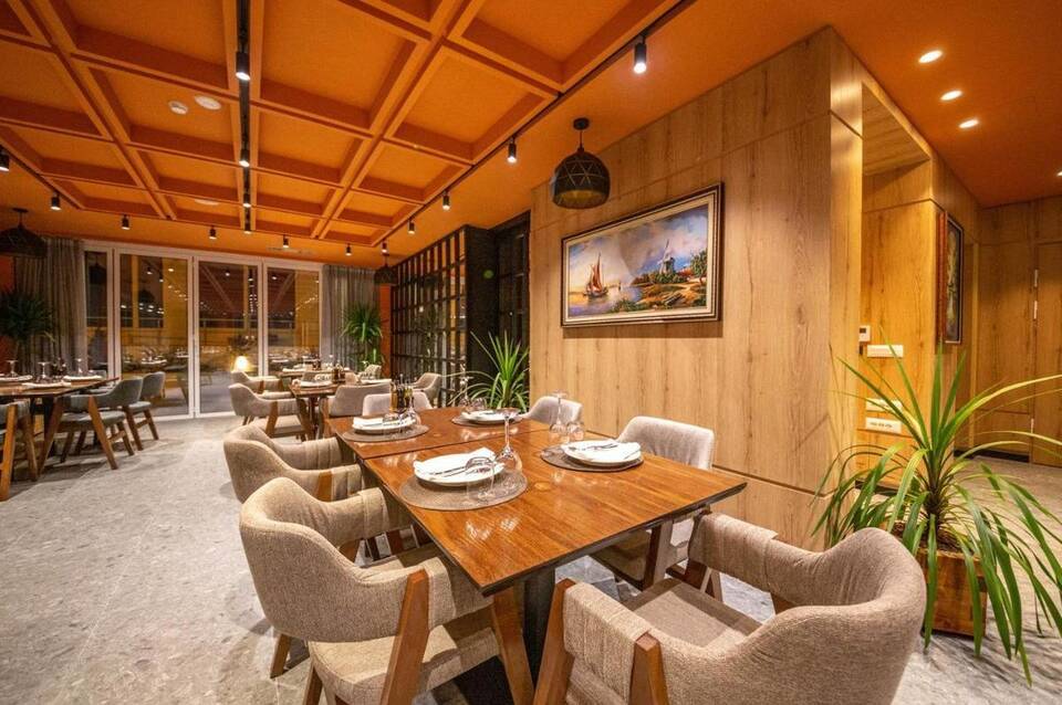 Azure Inn Hotel 4