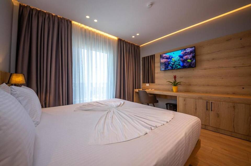 Azure Inn Hotel 5