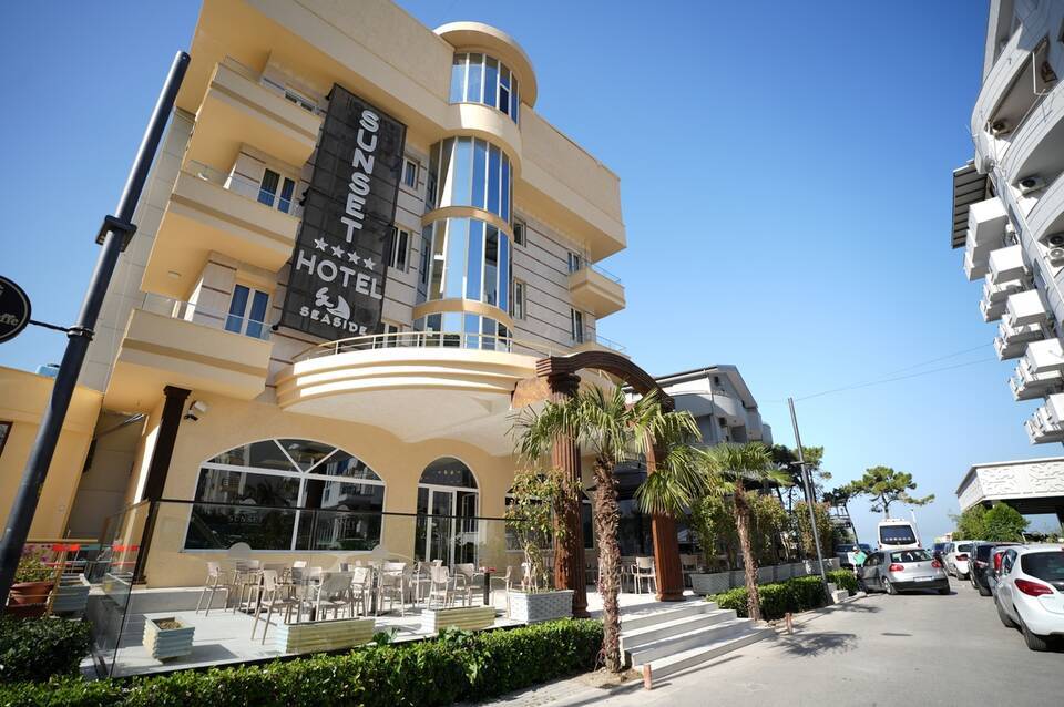 Sunset Hotel 3