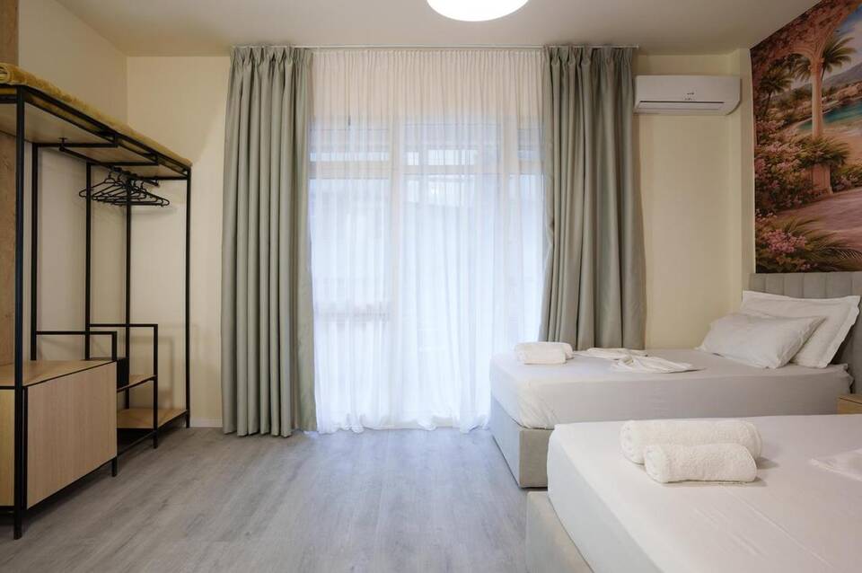 Sunset Hotel 4