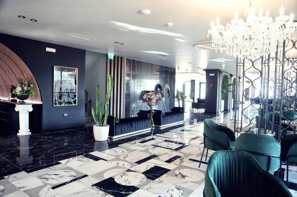Premium Luxury Finese 5