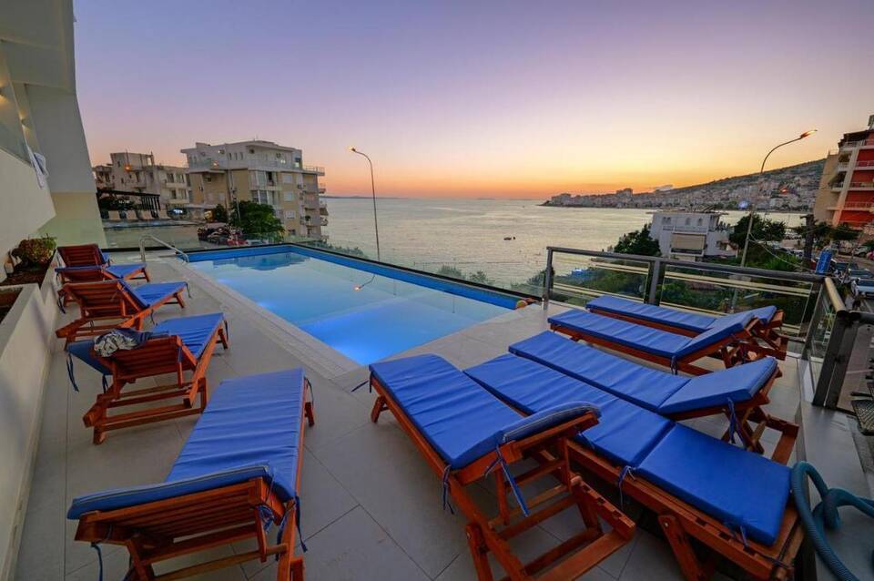 Vola Hotel 2