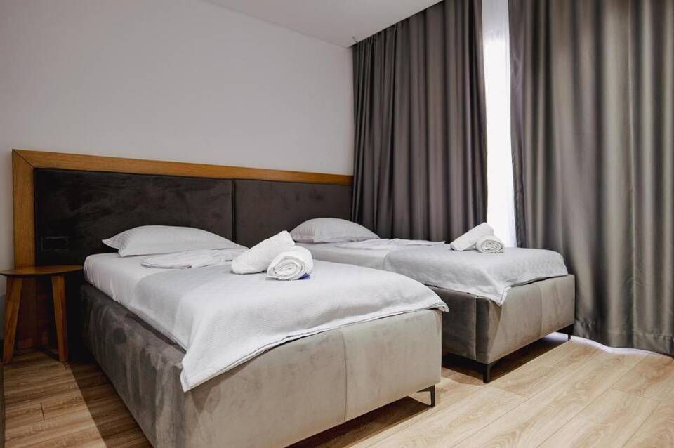 Vola Hotel 4