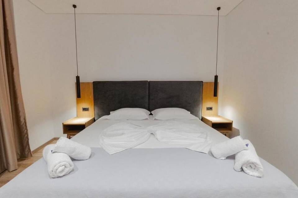 Vola Hotel 5