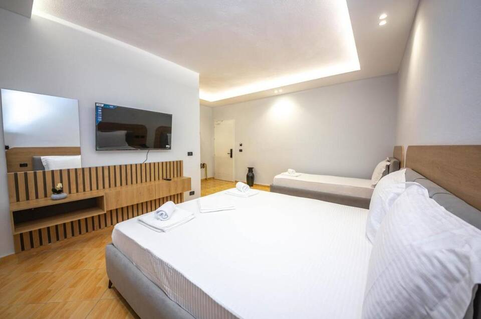 Hotel Sea Breeze 4